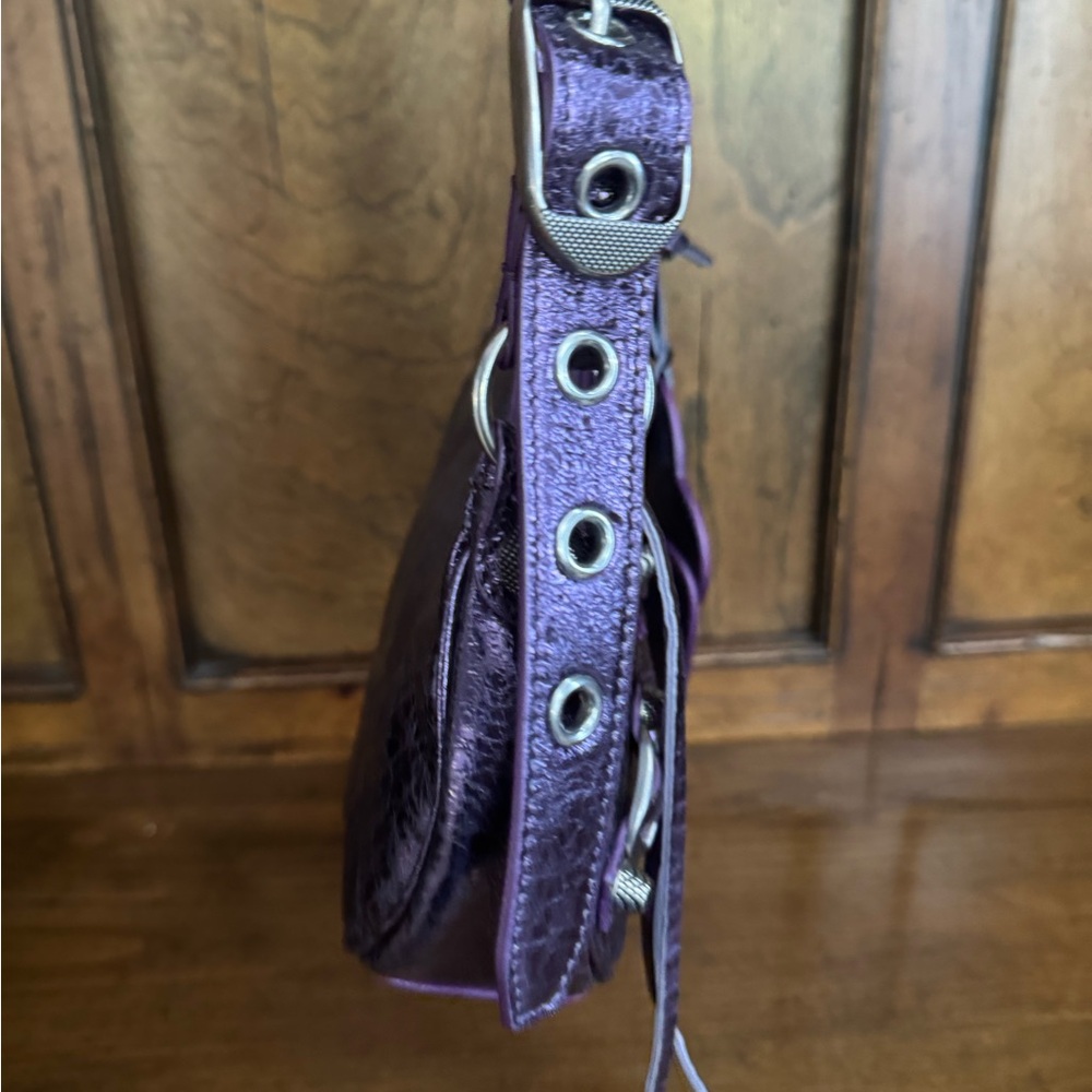 BALENCIAGA Le Cagole leather handbag Never worn, with tag metallic purple - Picture 4 of 10